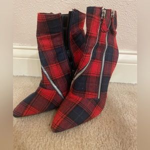 EUC Boutique Plaid Heeled boots! Perfect for holidays and family photos